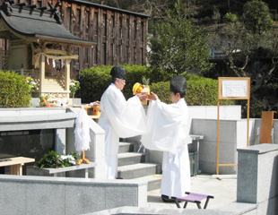 稲足神社霊園　祭祀風景